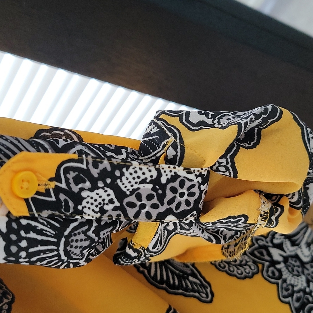 Express LS Blouse - Picture 3 of 3